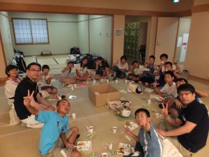 本願寺で昼食のお弁当をいただき、この後、太秦映画村に行きました。子ども達にとっては、とっても有り難いご縁になったことと思います。
